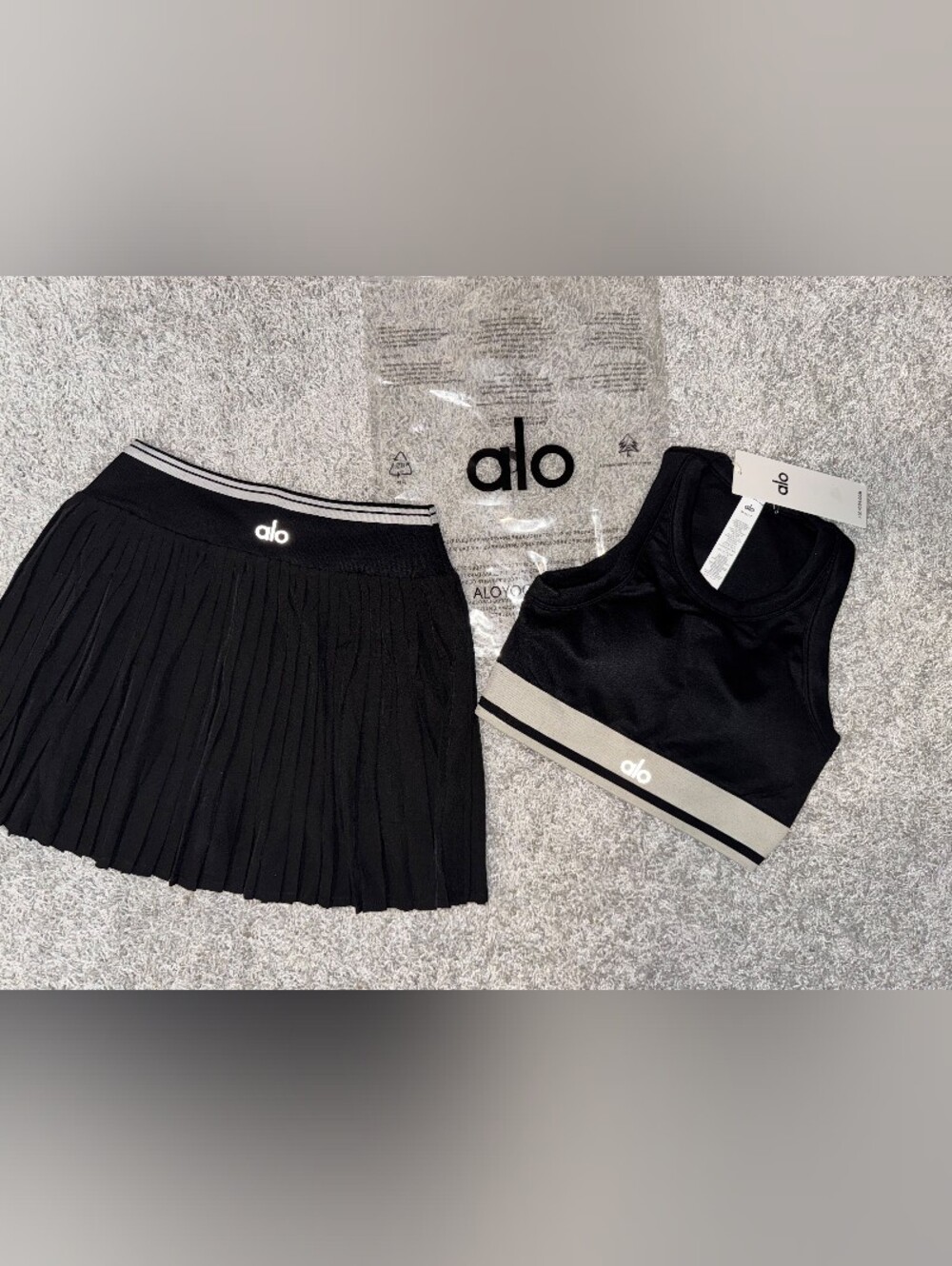 Alo Yoga Black Pleated Skirt & Sports Bra Set Size M